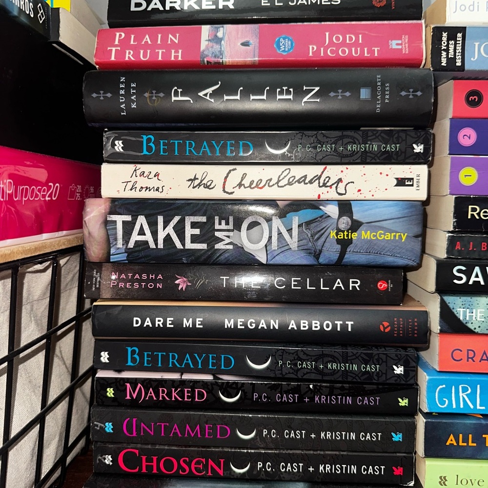 Assorted Book Collection - Picture 2 of 4